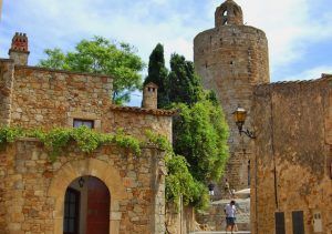 Uno de los pueblos con más encanto de Cataluña. Que ver cerca del camping Costa Brava en Begur.