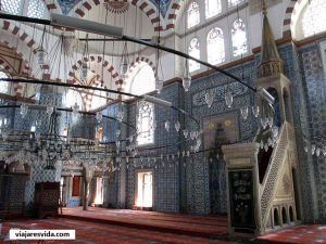 Interior de la Mezquita Rustem Pasa