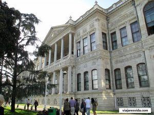 Fachada del Palacio de Dolmabahçe