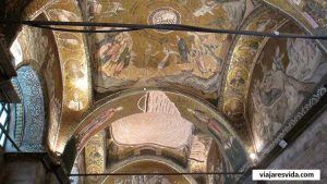 Interior de San Salvador de Chora