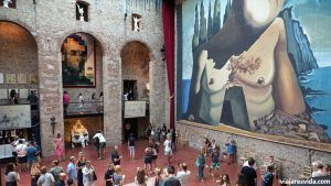 Interior del teatro-museo Dalí. Qué ver en Figueres y en el Alt y Baix Empordà