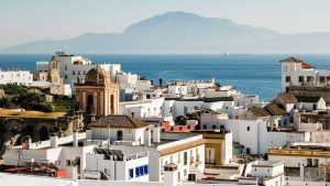 Tarifa y el Atlas marroquí al otro lado del Estrecho de Gibraltar