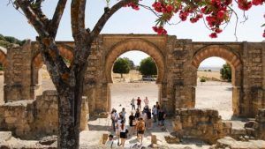 Turistas en Medina Azahara