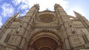 Fachada de la Catedral de Palma de Mallorca. Lugar imprescindible que ver en la isla