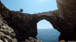Puente d'Es Caló Blanc visto desde abajo (Mallorca)