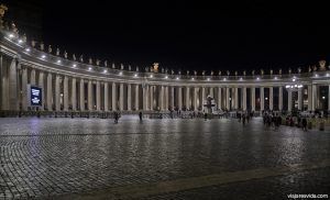 La columnata de San Pedro del Vaticano