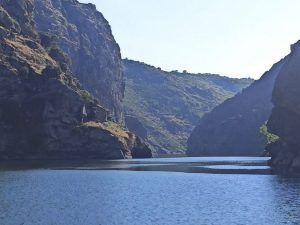 Crucero fluvial en Vilvestre en Arribes del Duero