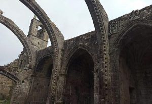 Ruinas de Santa Mariña do Dozo (Cambados) en la costa sur de Galicia