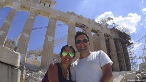 Los autores de este blog de viajes junto al Partenón de Atenas