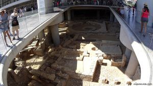 Restos arqueológicos debajo del Museo de la Acrópolis de Atenas