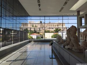 Sala del Partenón con la Acrópolis al fondo