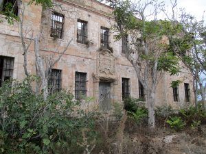 Ruinas de pabellones en la fortaleza de Isabel II de Mahón (Menorca)