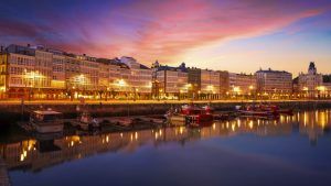 Paseo del puerto. Algo que que tienes que ver y hacer en La Coruña