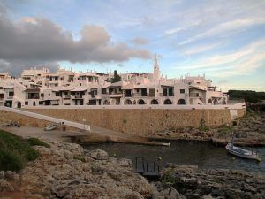 Algo que tienes que hacer en Menorca es visitar Binibeca Vell