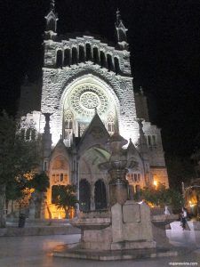 Fachada de la iglesia modernista de Sant Bartomeu