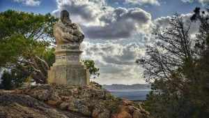 Monumento cerca de la Tumba de Garibaldi
