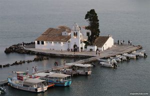 Monasterio de Panagia Vlacherna junto al aeropuerto