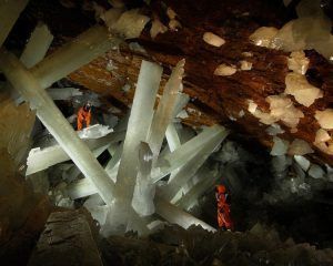 Interior de la cueva de los gigantes de cristal. Lugares para visitar en México