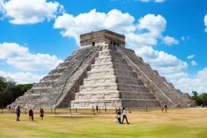 Pirámide de Kukulcán en Chichén Itzá. Lugares para visitar en México