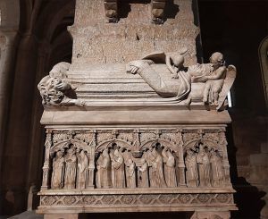 Tumba de noble en Santa María de Poblet