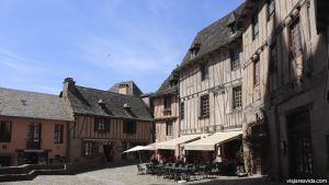 Fachadas de las casas de Conques
