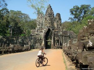 Puerta Tonle Om (Puerta Sur) a la entrada de Angkor Thom