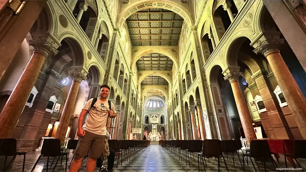 Visita al interior del templo antes de ir a Cinque Terre