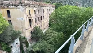 Vista del balneario de La Puda de Montserrat desde la carretera