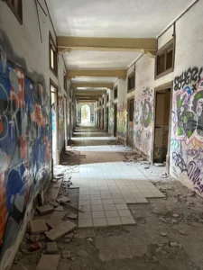 Pasillos abandonados del sanatorio