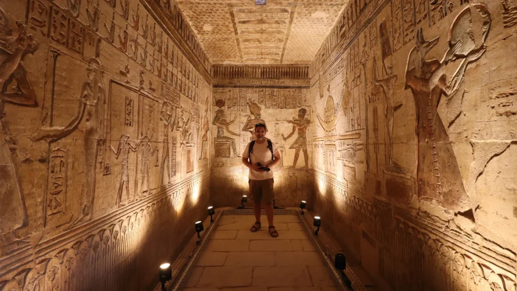 ¿Es seguro viajar a Egipto? te lo cuento desde el interior del templo de Deir el-Medina
