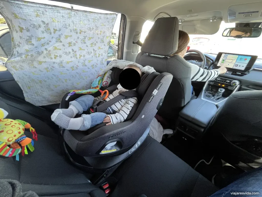Viajando con una sillita de bebé en nuestro coche