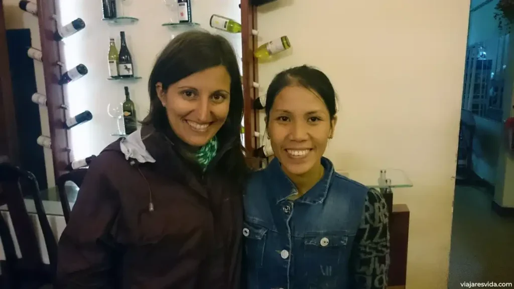 No importa qué restaurante escojas en Hué, va a ser excepcional. Todos los que probamos nos encantaron. Esta fue nuestra cocinera preferida.