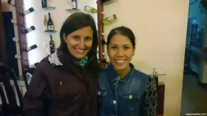 No importa qué restaurante escojas en Hué, va a ser excepcional. Todos los que probamos nos encantaron. Esta fue nuestra cocinera preferida.
